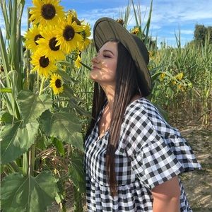 Meet your Posher, Kaylan